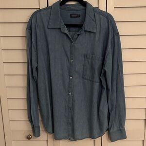 Vineyard Vines 🐳 Chambray Denim Blue Shirt